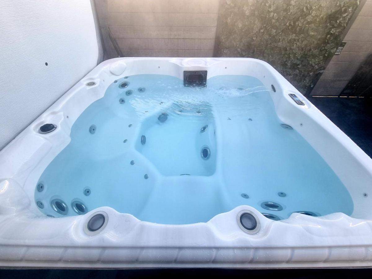 Apple Tree Lodge Hot Tub 3 Bedroom 2 Bars Morpeth Exterior photo
