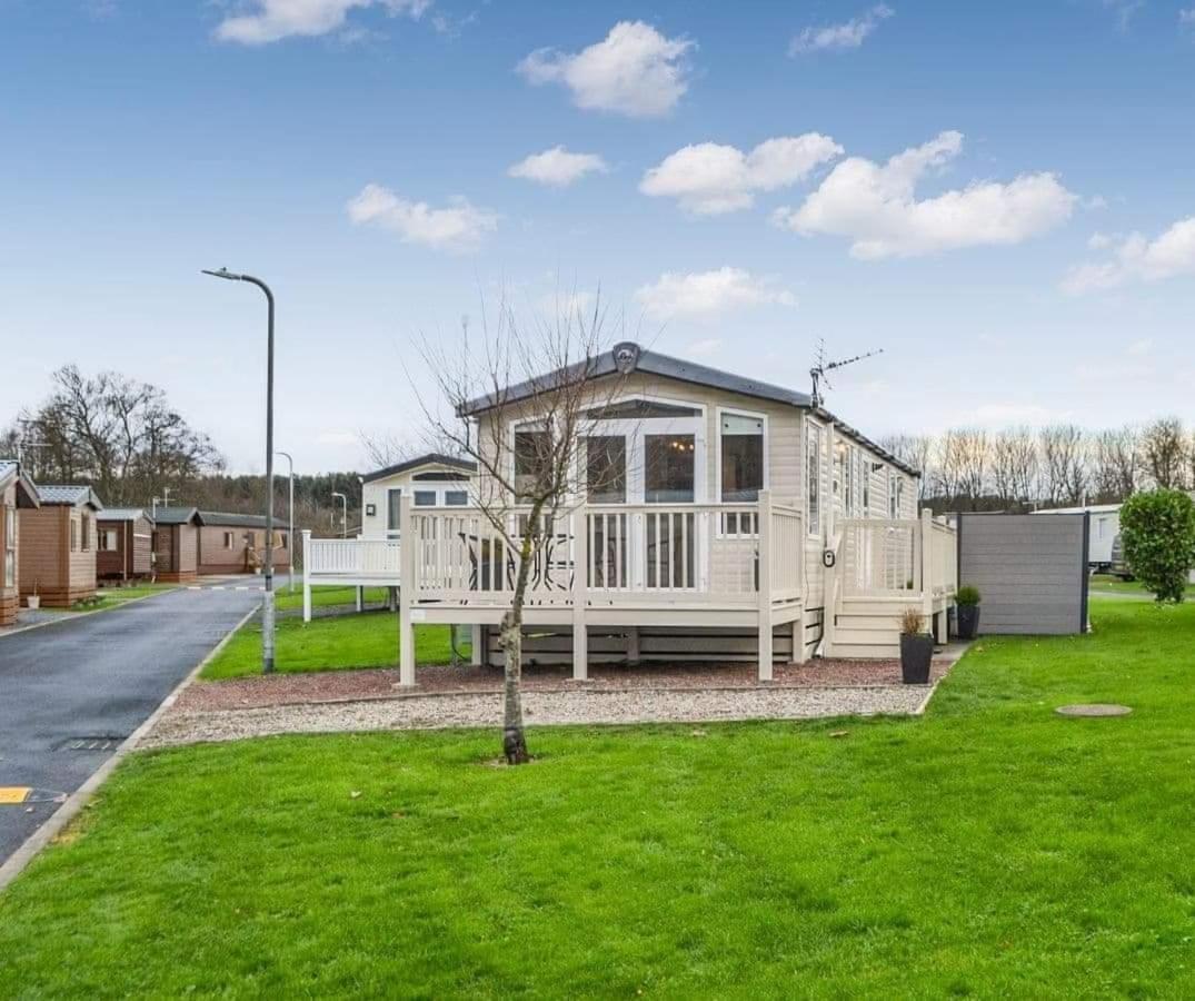 Apple Tree Lodge Hot Tub 3 Bedroom 2 Bars Morpeth Exterior photo
