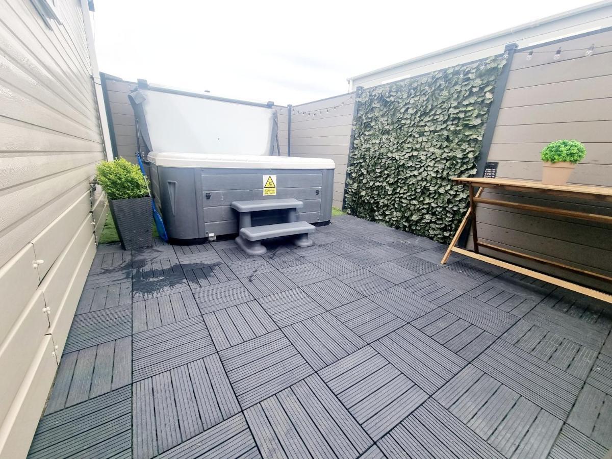 Apple Tree Lodge Hot Tub 3 Bedroom 2 Bars Morpeth Exterior photo